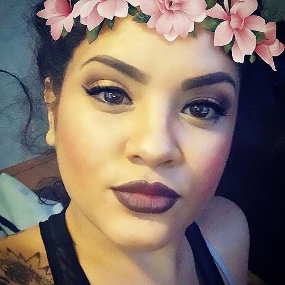 Meet your Posher, Briana - Picture 2 of 3